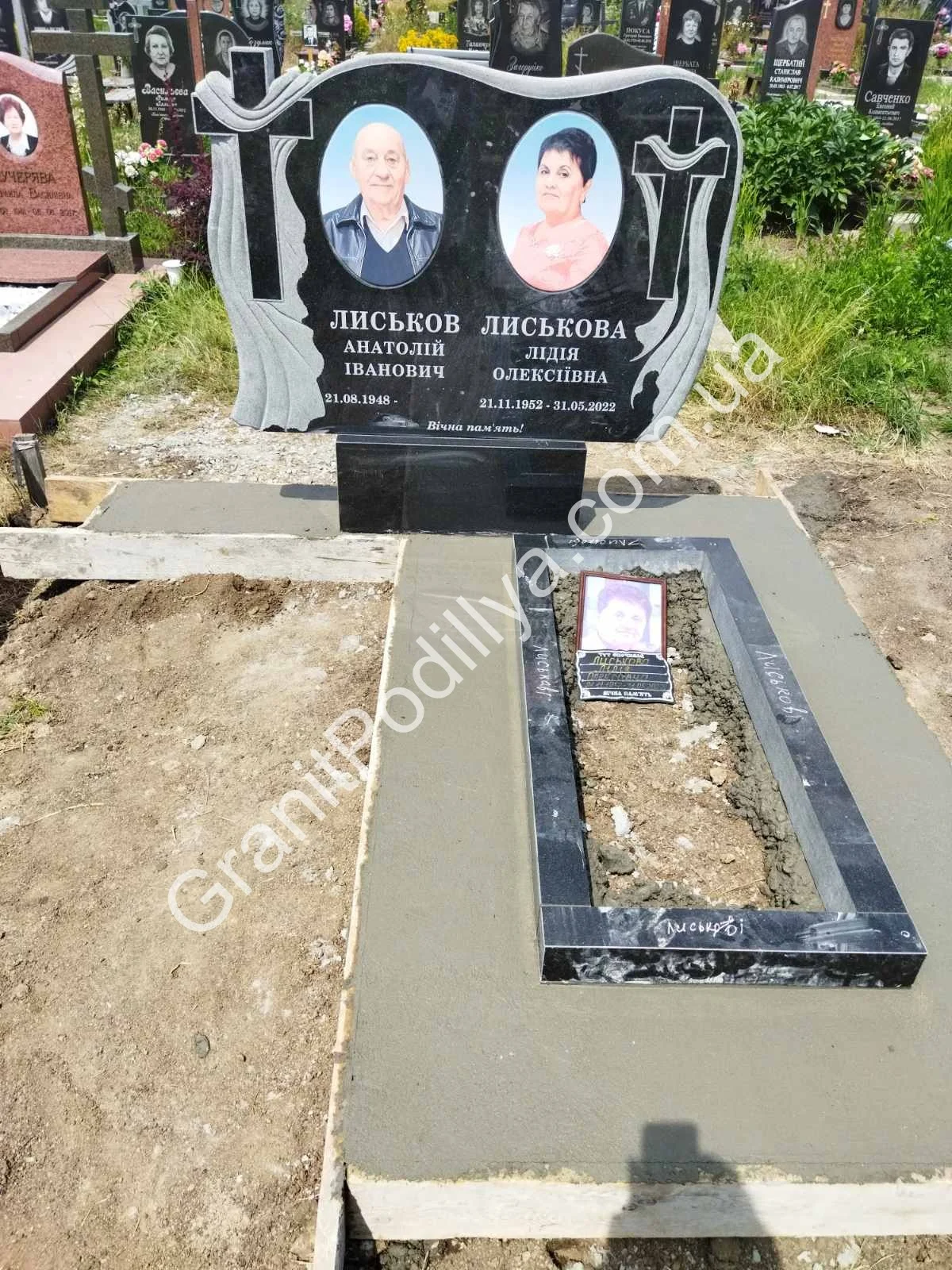 Подвійний пам'ятник з граніту - Кам'янець-Подільський | GranitPodillya